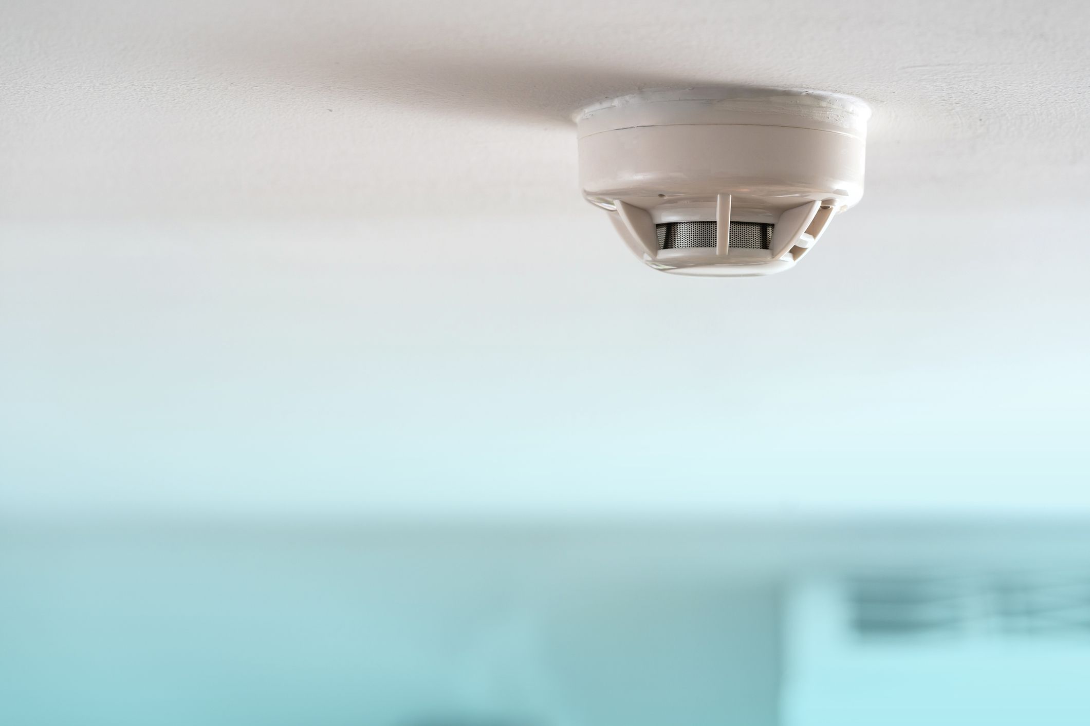 An image of a smoke detector.